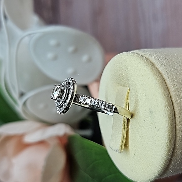 14KT WHITE GOLD DOUBLE HALO DIAMOND RING - Picture 6 of 16